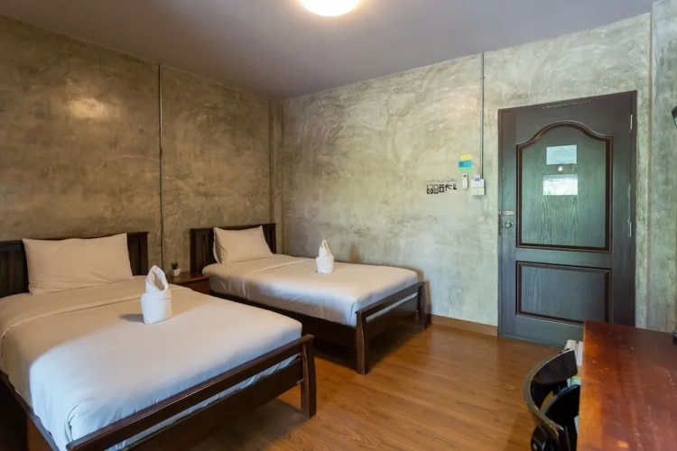 Standard Twin room with balcony