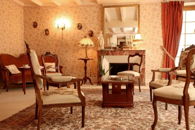 5 Bedrooms Cottage