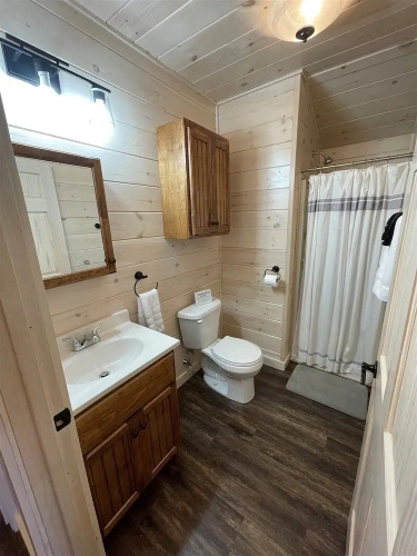 Chickadee Limit 4 2 Bedroom Cabin