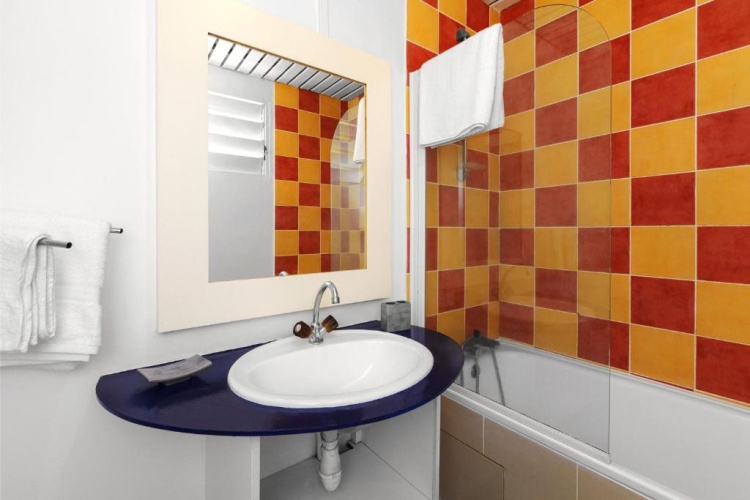 Standard Triple room