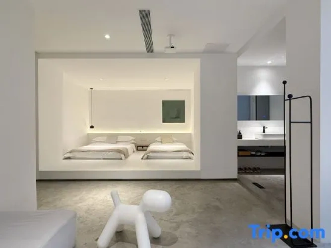 Standard Family room with garden view