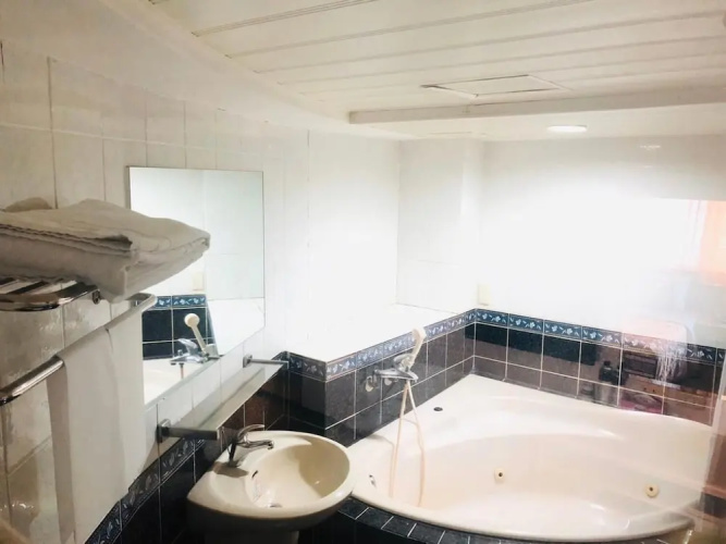 Jing Chen Commercial Hotel
