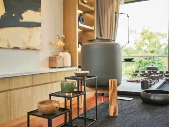 Nest Bar B & B