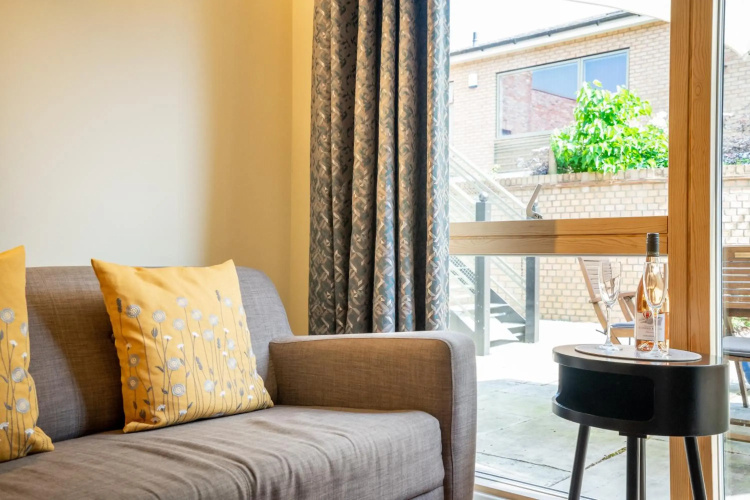 10 Summerhouse Mews