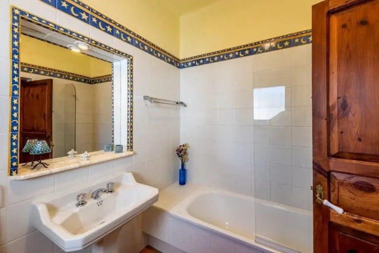1132 Villa Hazilla
