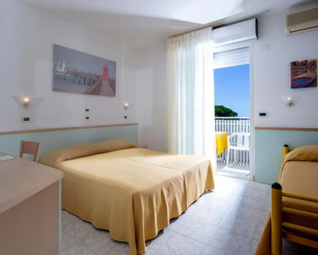 Standard Triple room