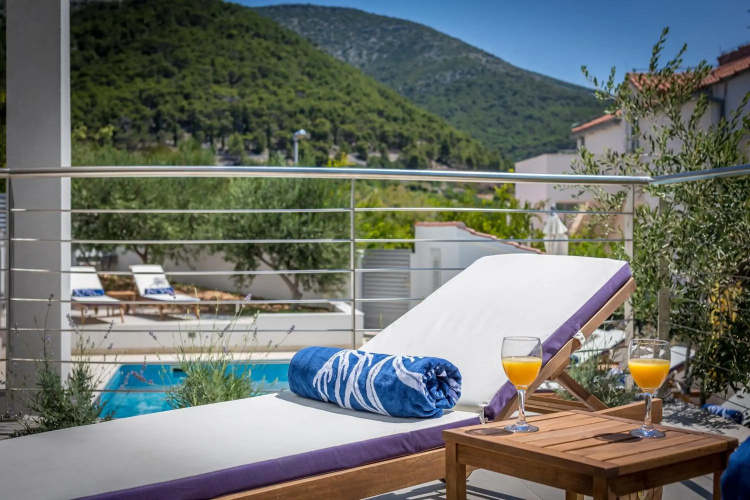 Villa Bol Brac save 15 percent on Split-villas com