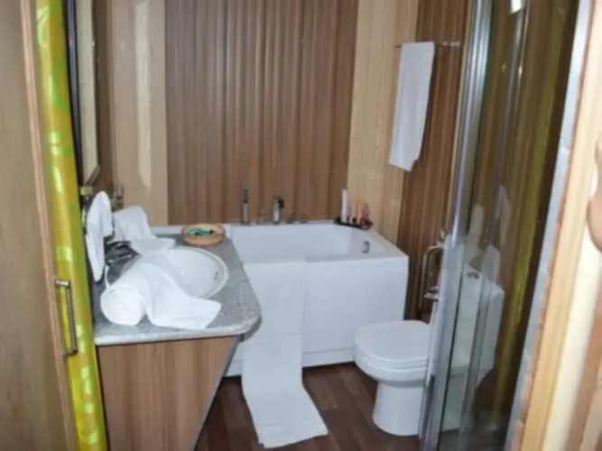 Goona Palace Houseboat