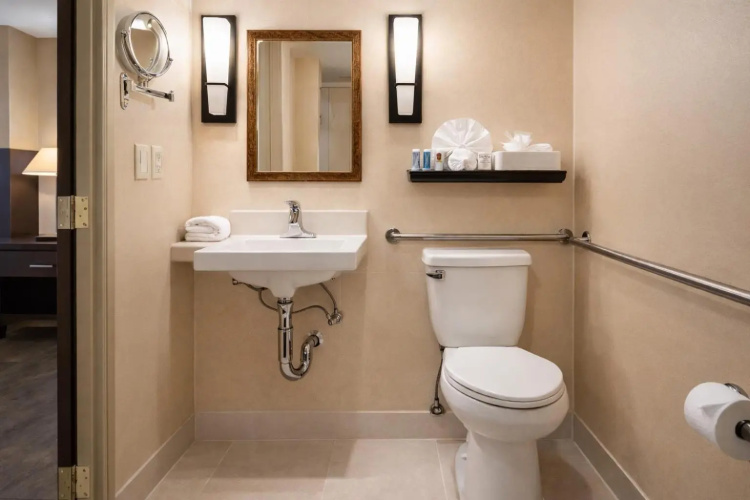 Buena Park Grand Hotel & Suites photo 11