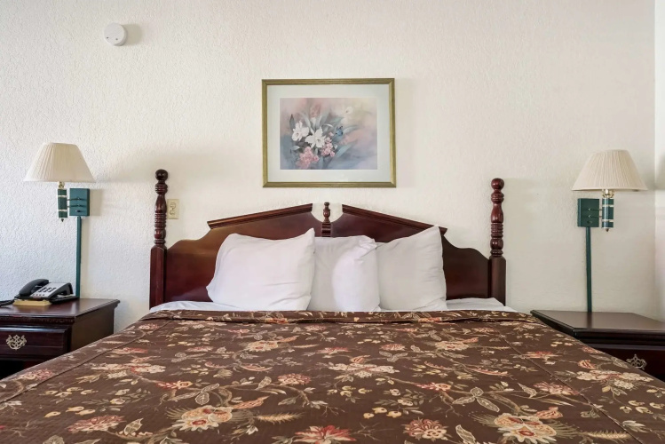 Americas Best Value Inn Paris