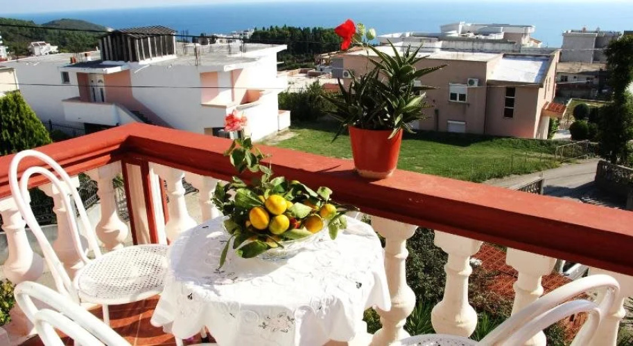 Alvanita Apartments