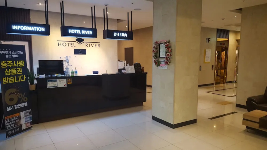 River Hotel