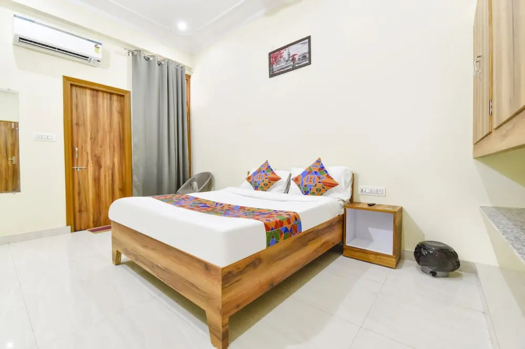 Fabhotel Living