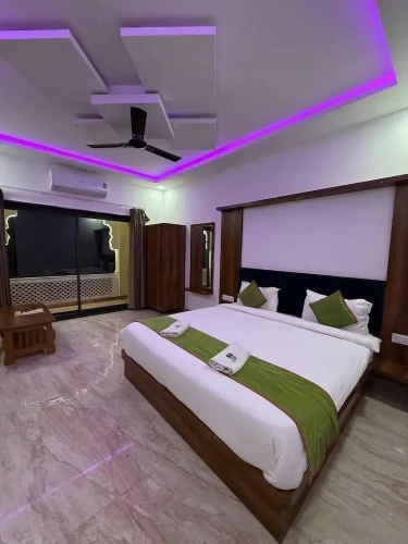 Luxury Double room with land view