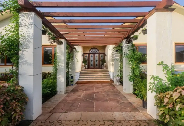 5 Bedrooms Double Villa