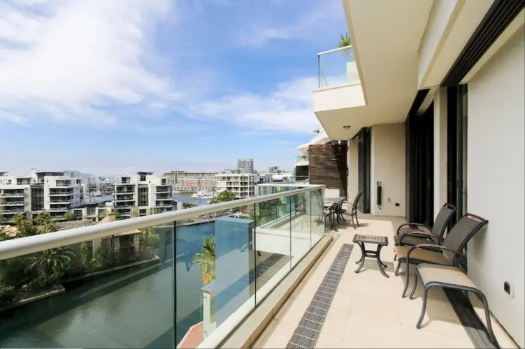 Executive Yacht View Two Bedroom Apartment - 007