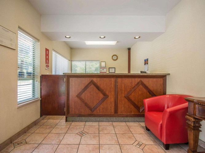 Motel 6 Surrey, BC