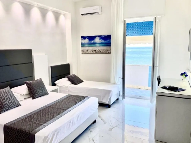 Standard Triple room with sea view