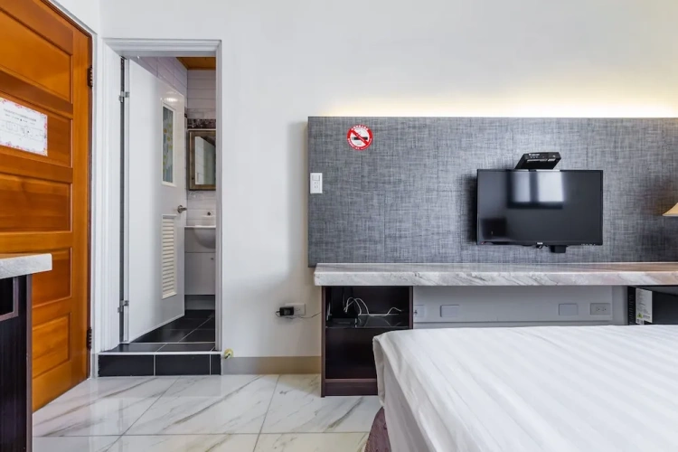 Standard Double room with city view