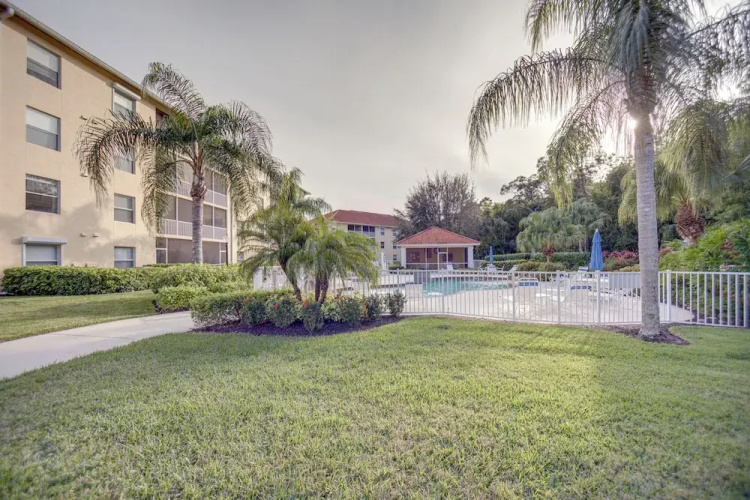 Naples Condo 10 Mi to Beach: Pool & Hot Tub Access