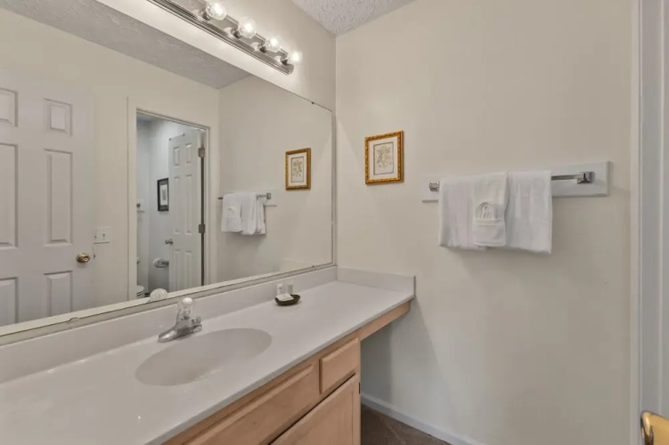 River Oaks 2i 2 Bedroom Condo