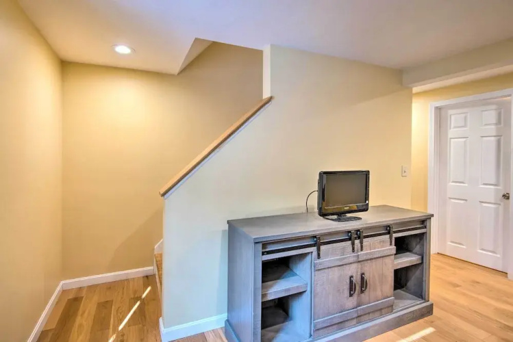 Cozy White Mtn Hideaway ~ 4 Mi to Hiking & Skiing!