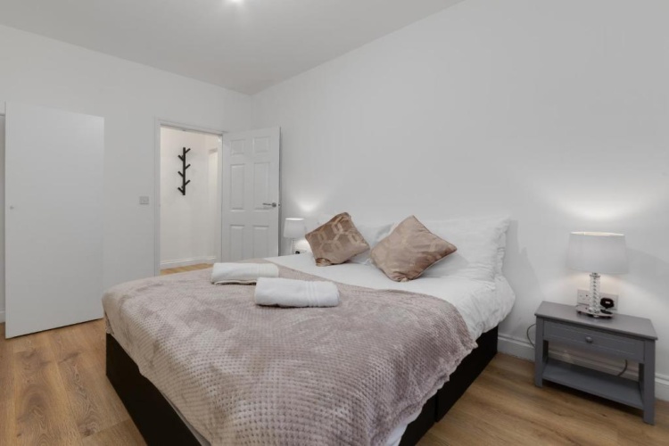 3 Bedrooms Apartment