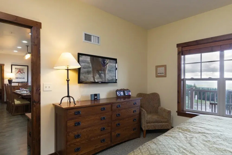 Soaring Eagle #201: 3 Bedrooms, 2 Full Baths: Slope Side