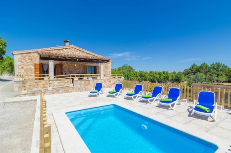 3 Bedrooms Villa