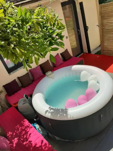 Love Room,Jacuzzi Privatif, NETFLIX