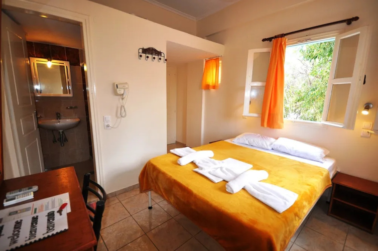 Santorini Camping Rooms