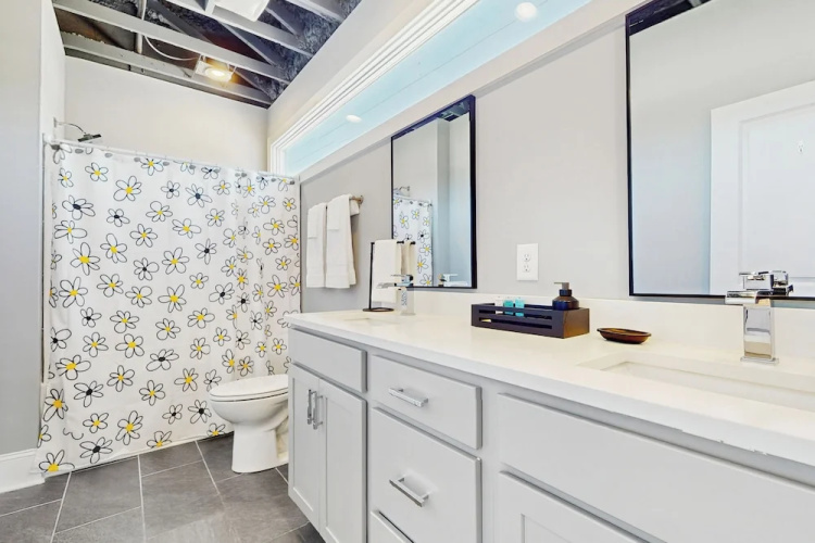 Walkable Gem! Dtwn Chattanooga Base w/ Balcony
