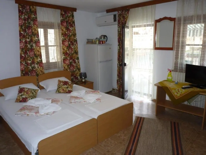 Standard Triple room with view