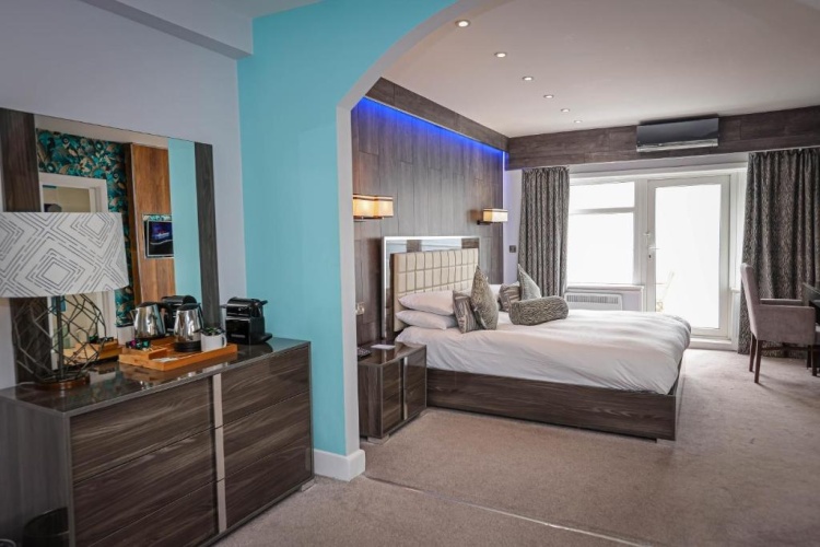 Suite with balcony and with sea view