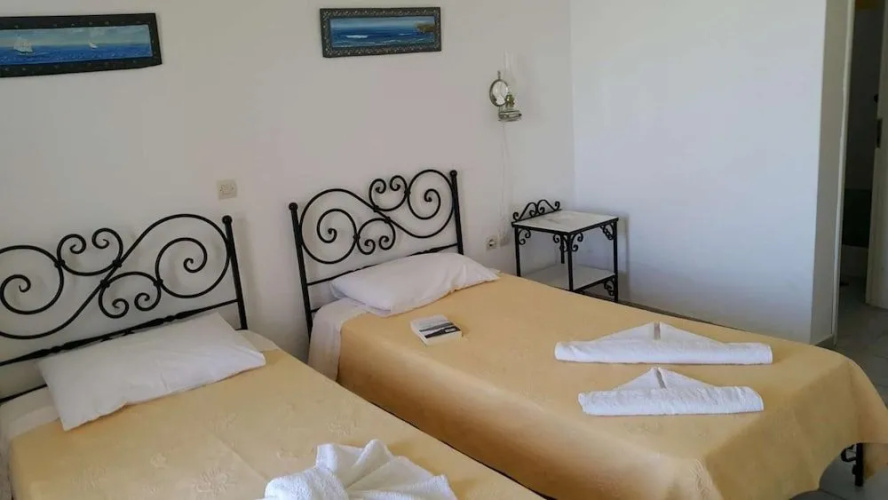 Ailouros summer hotel