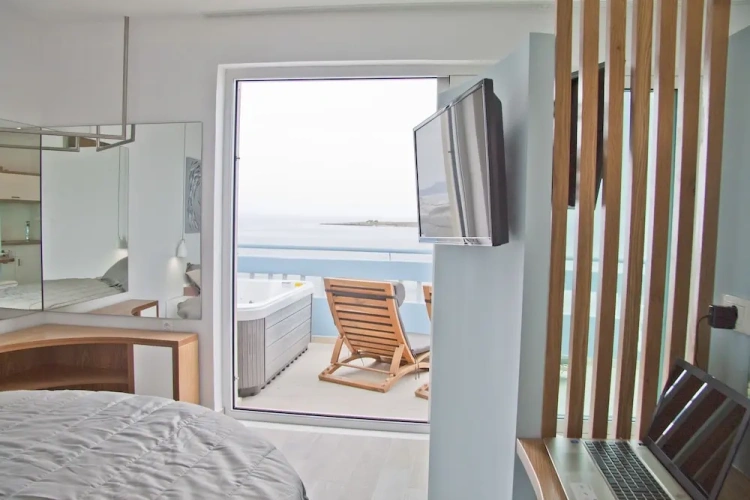 Deluxe Quadruple Suite with balcony and with view