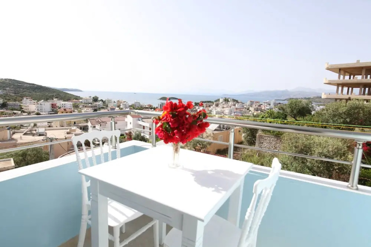 Joni Apartments