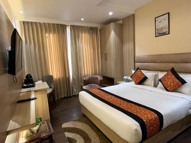 Hotel RRV with Free Parking