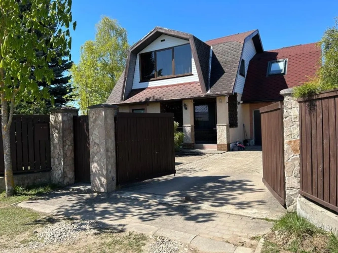 4 Bedrooms Cottage