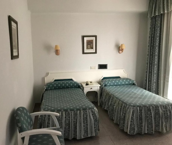 Standard Double room with partial sea view