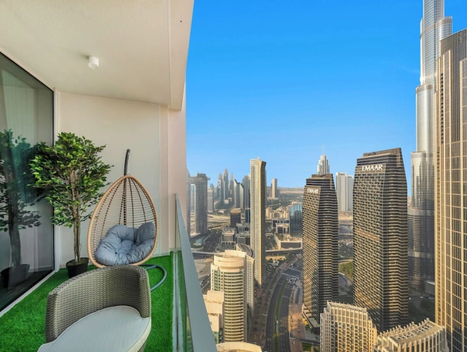 4 Bedrooms Premium Apartment with balcony and with city view