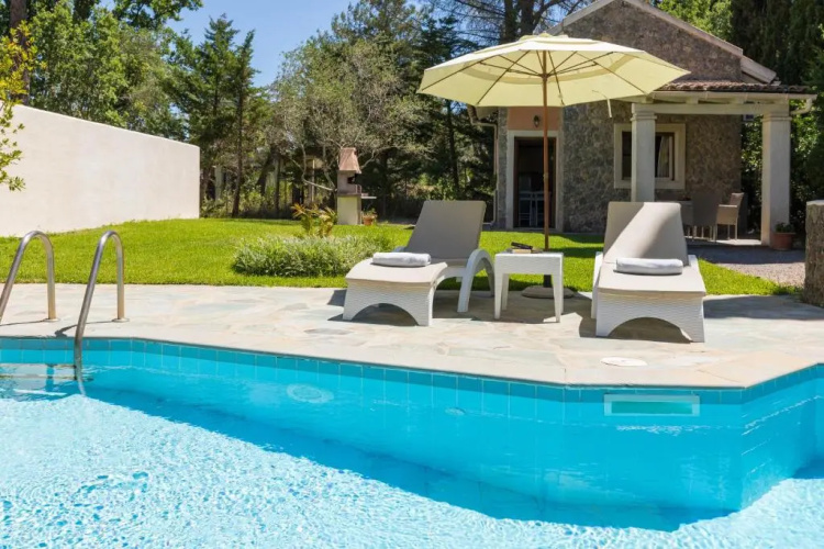 Petrinos Cottage