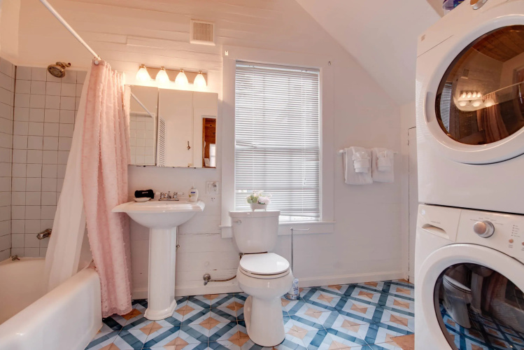 New Rose Petal Petite Suite - Pool Parking