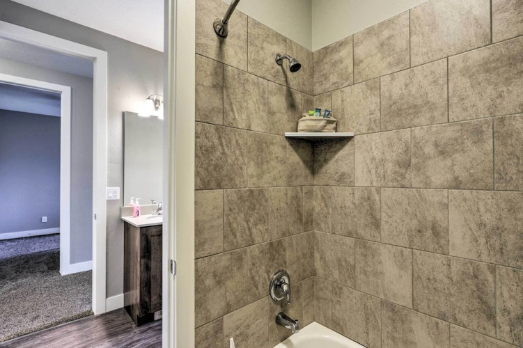 Luxury Downtown Moab Townhome w/ Pool Access!