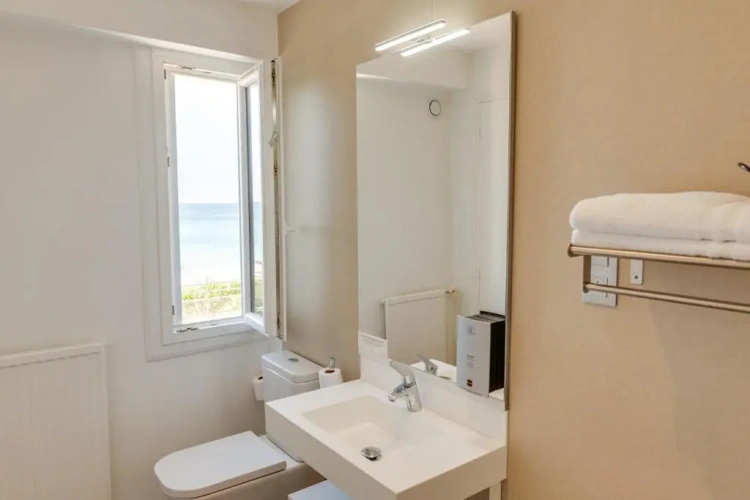 Standard Twin room with sea view