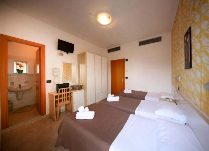 Standard Triple room with balcony