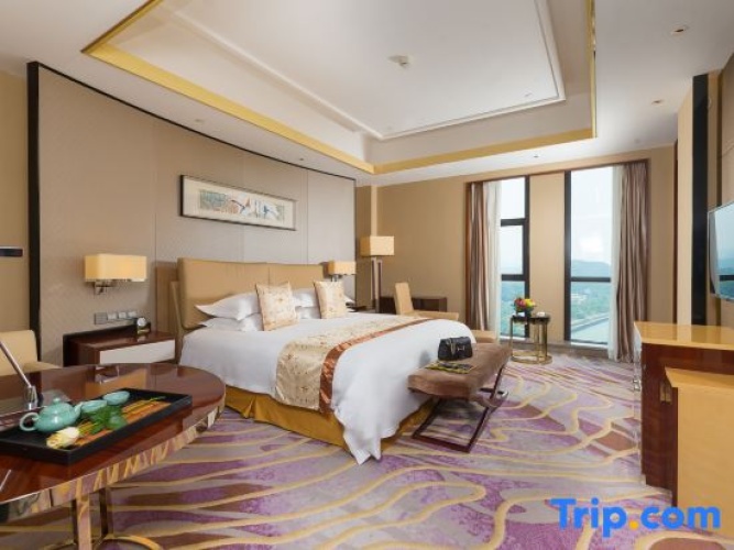 Superior Double Suite with river view