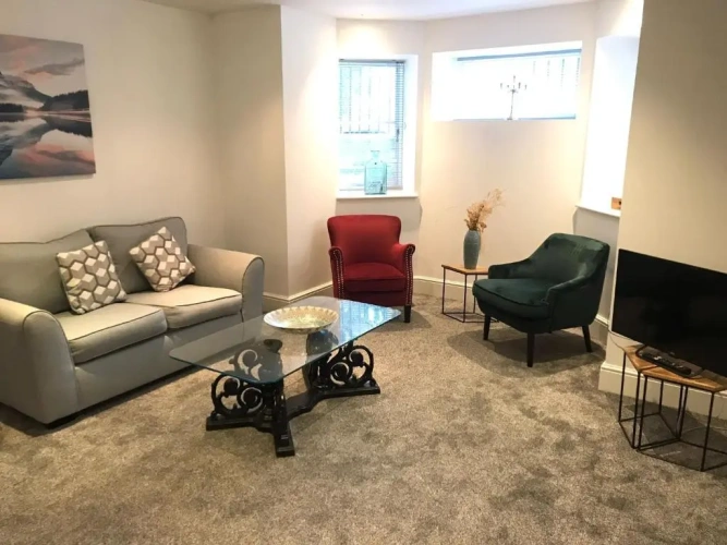 2 Bedrooms Apartment