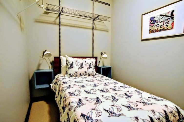 1123 Northwest Apartment #1068 - 7 Br Apts