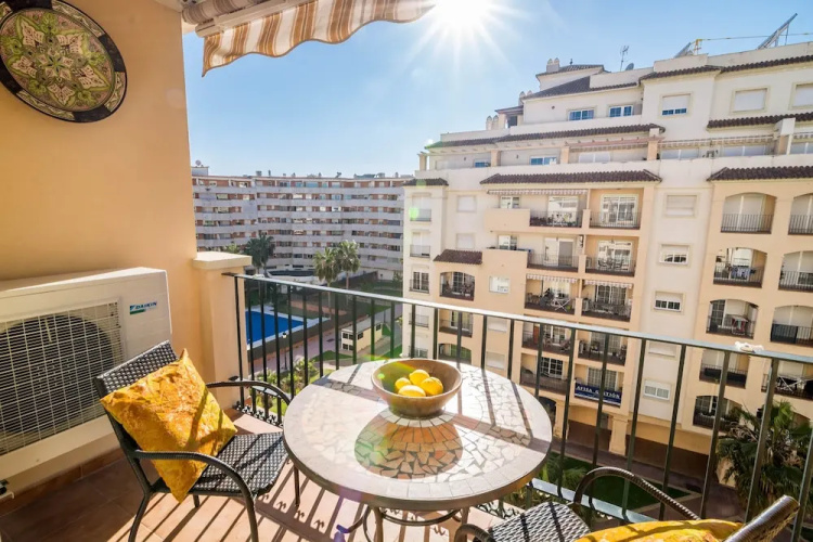 PC-Comfy 2 bedroom apt center Estepona